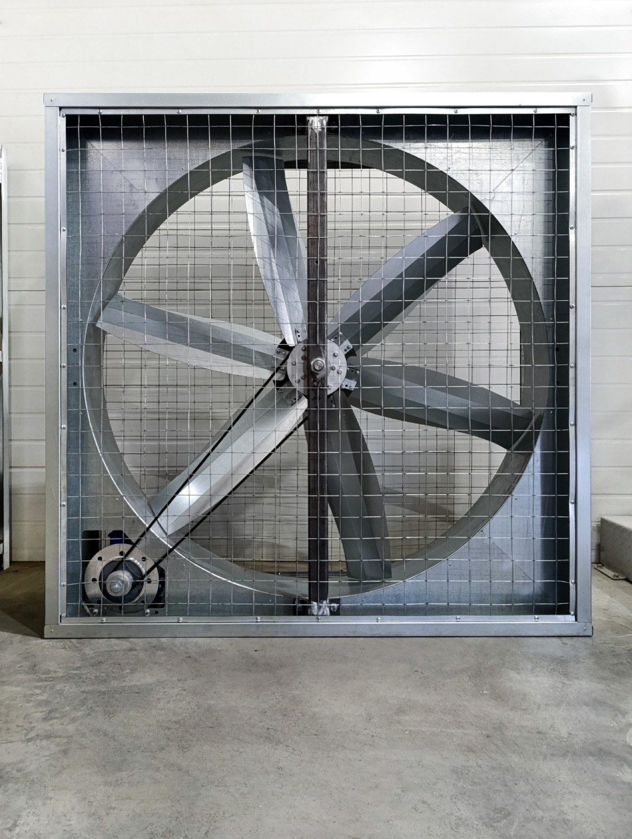 Вентилятор с инерционной решеткой КС1250-1,1-4-6/6-30-3АКВ1380х400РИ (ременной привод)